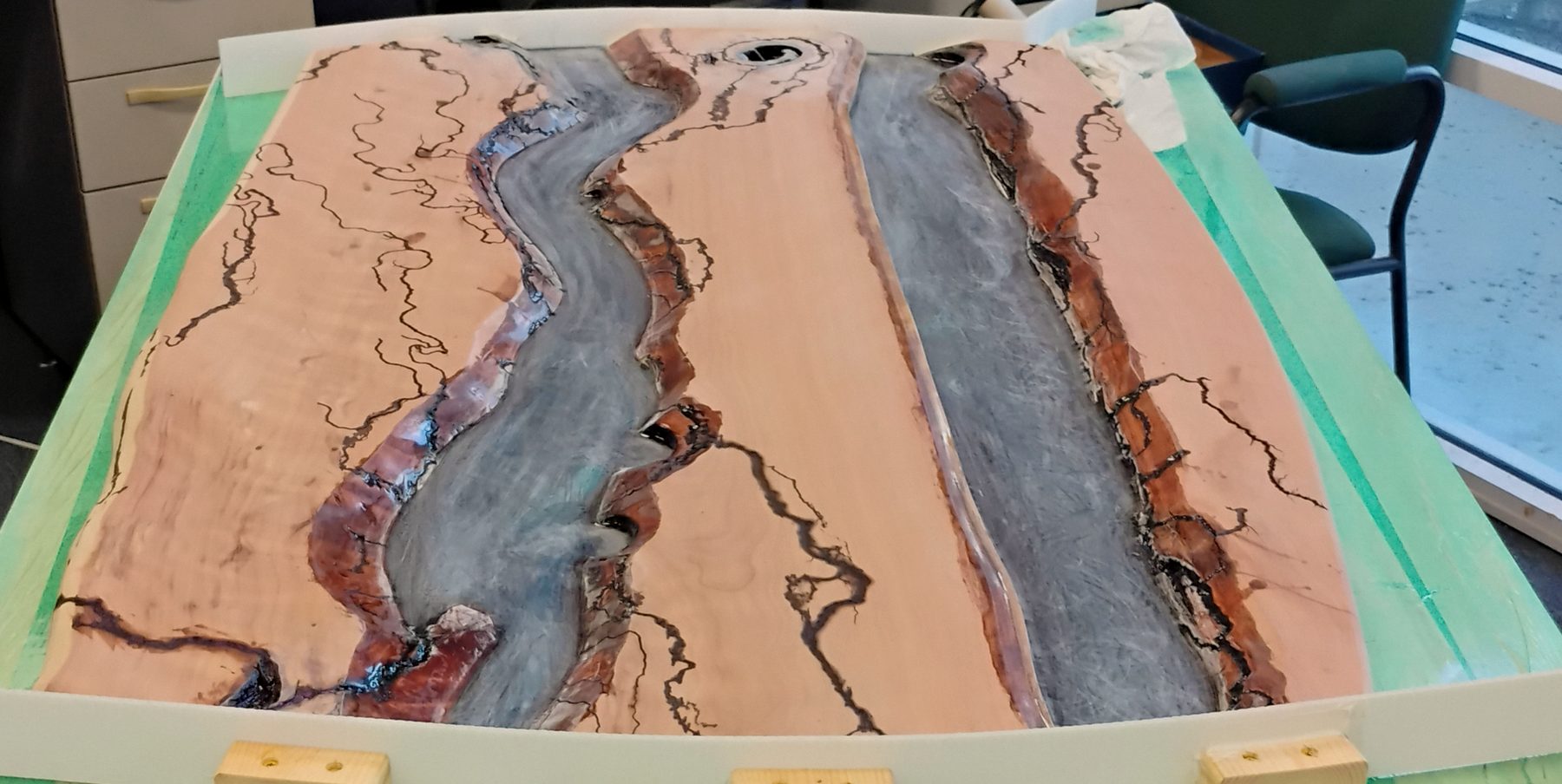 Resin poured between the slabs in the form